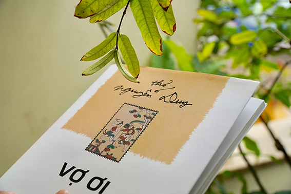 Nhà thơ Nguyễn Duy ra mắt bạn đọc tập thơ Vợ ơi